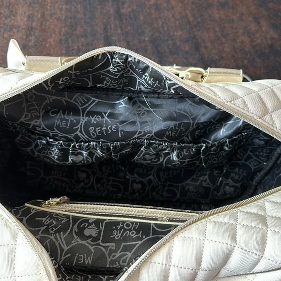 Betsey Johnson Duffel Bag 💼 - Picture 11 of 16